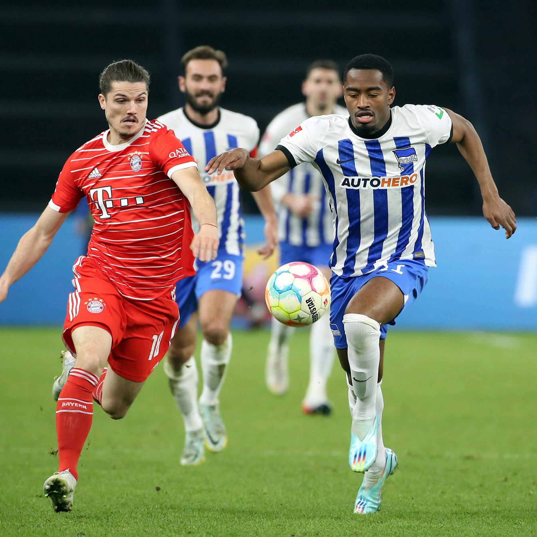 Herthas Myziane Maolida, hier im Duell mit Sabitzer, durfte zwölf Minuten beim 2:3 gegen den FC Bayern spielen.