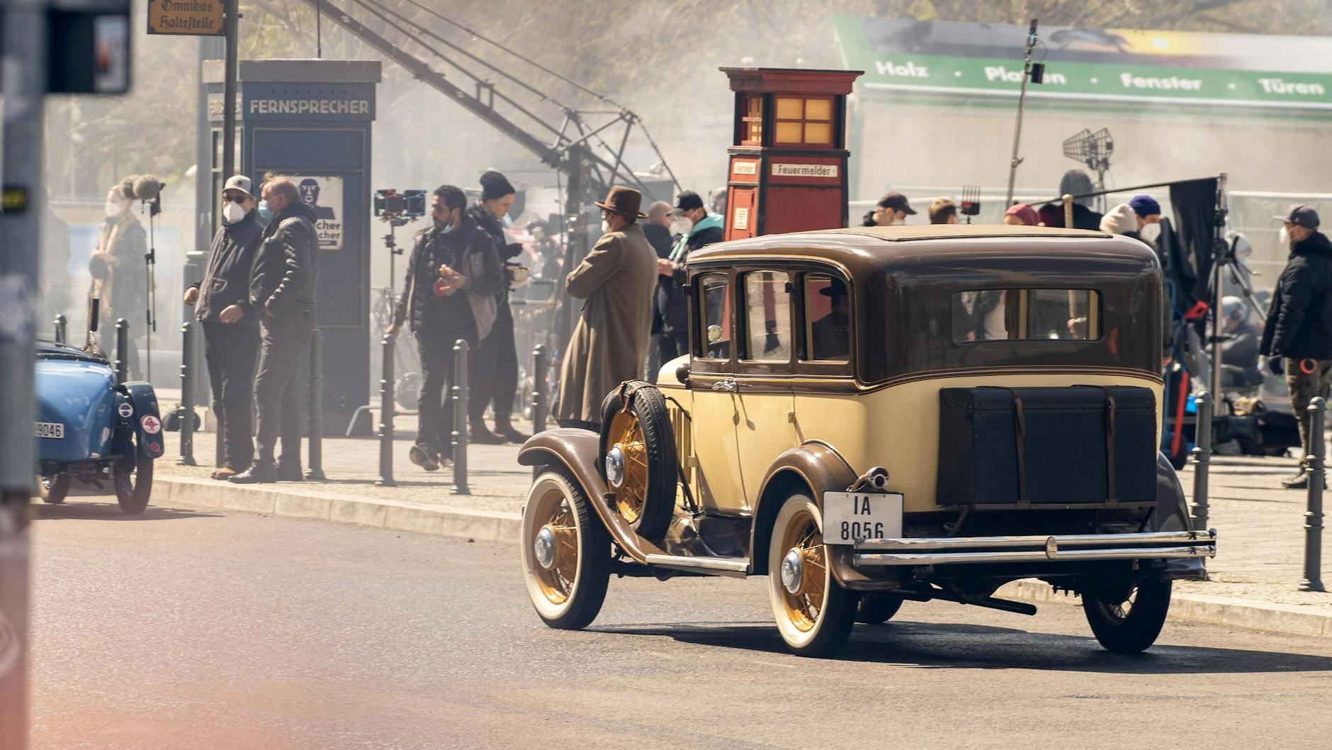 Unsere Stadt ist immer wieder Drehort für spektakuläre Projekte. Hier wird gerade eine Szene für die Serie „Babylon Berlin“ am Roten Rathaus gedreht.