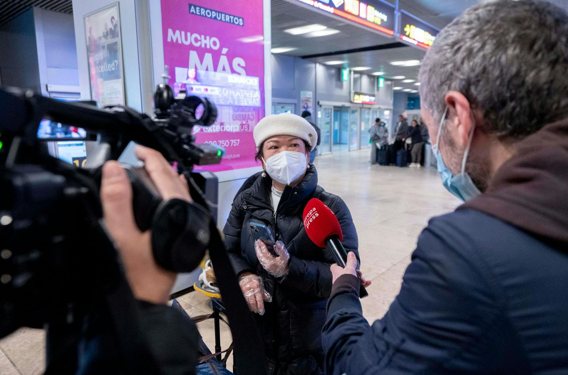 Eine Passagierin, die von Chongqing nach Madrid geflogen ist.