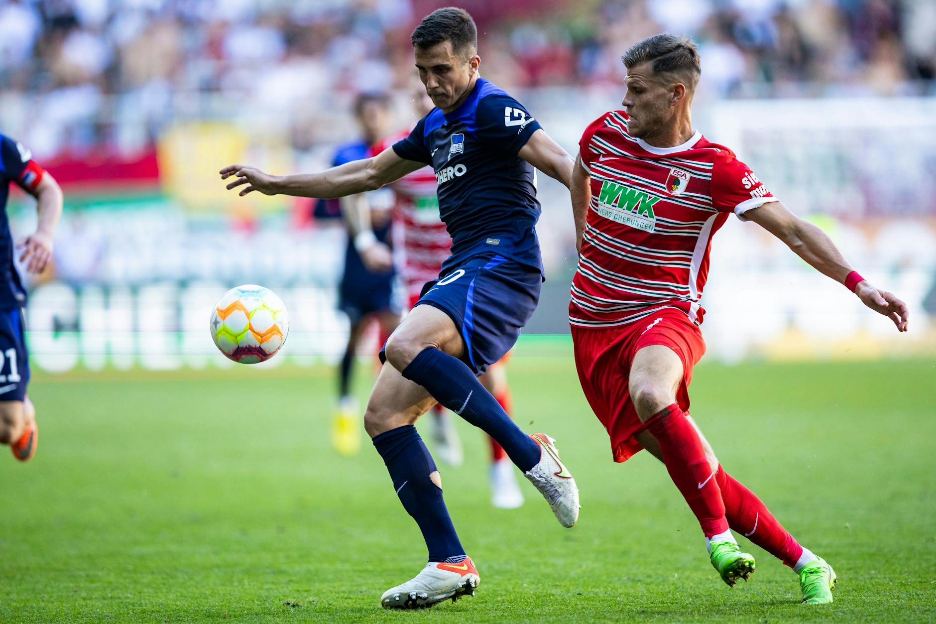 Bald Teamkollegen bei Hertha: Marc-Oliver Kempf (l.) und Florian Niederlechner (r.)