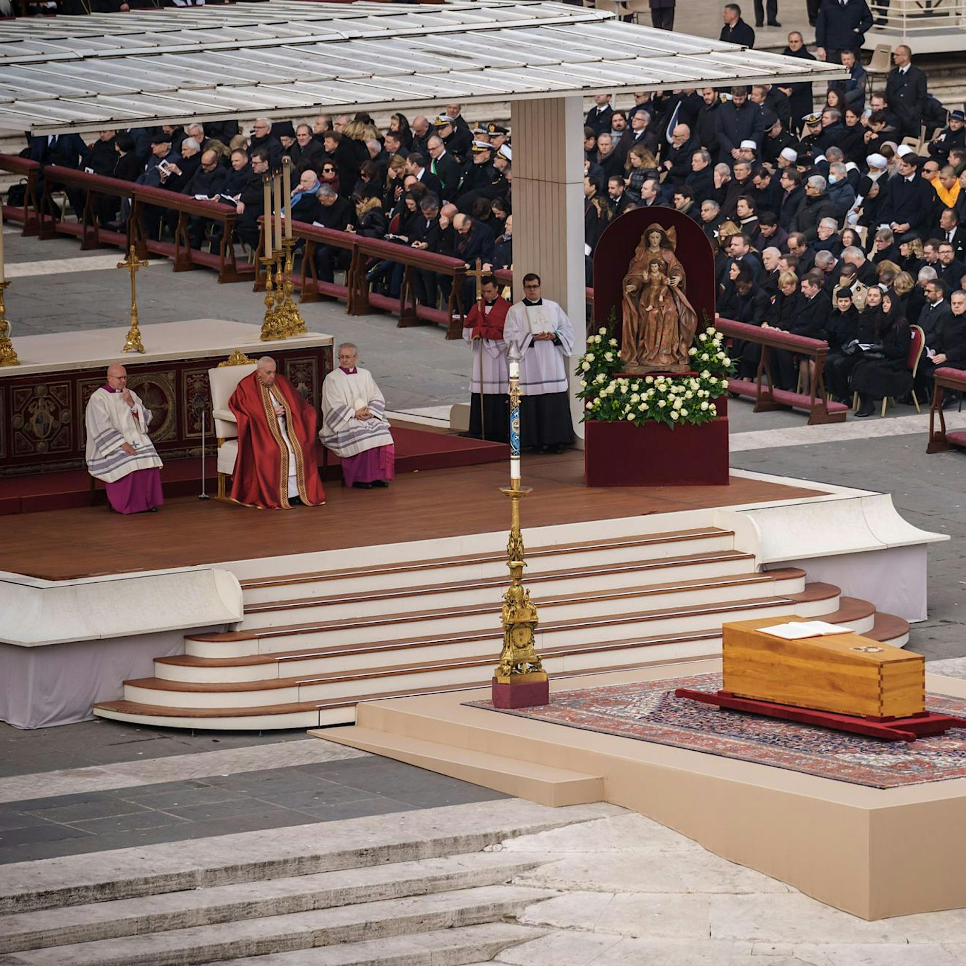 Benedikts Beerdigung – eine Manifestation des Traditionellen