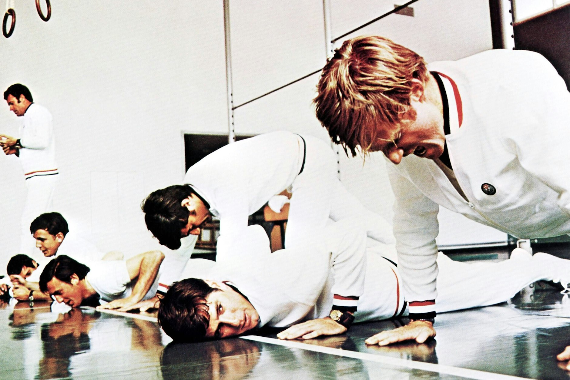 Wer schlank, gesund und schön ins Jahr 2023 starten will muss (wie hier Robert Redford im Liegestütz) leiden? Wir finden, das muss nicht sein.&nbsp;