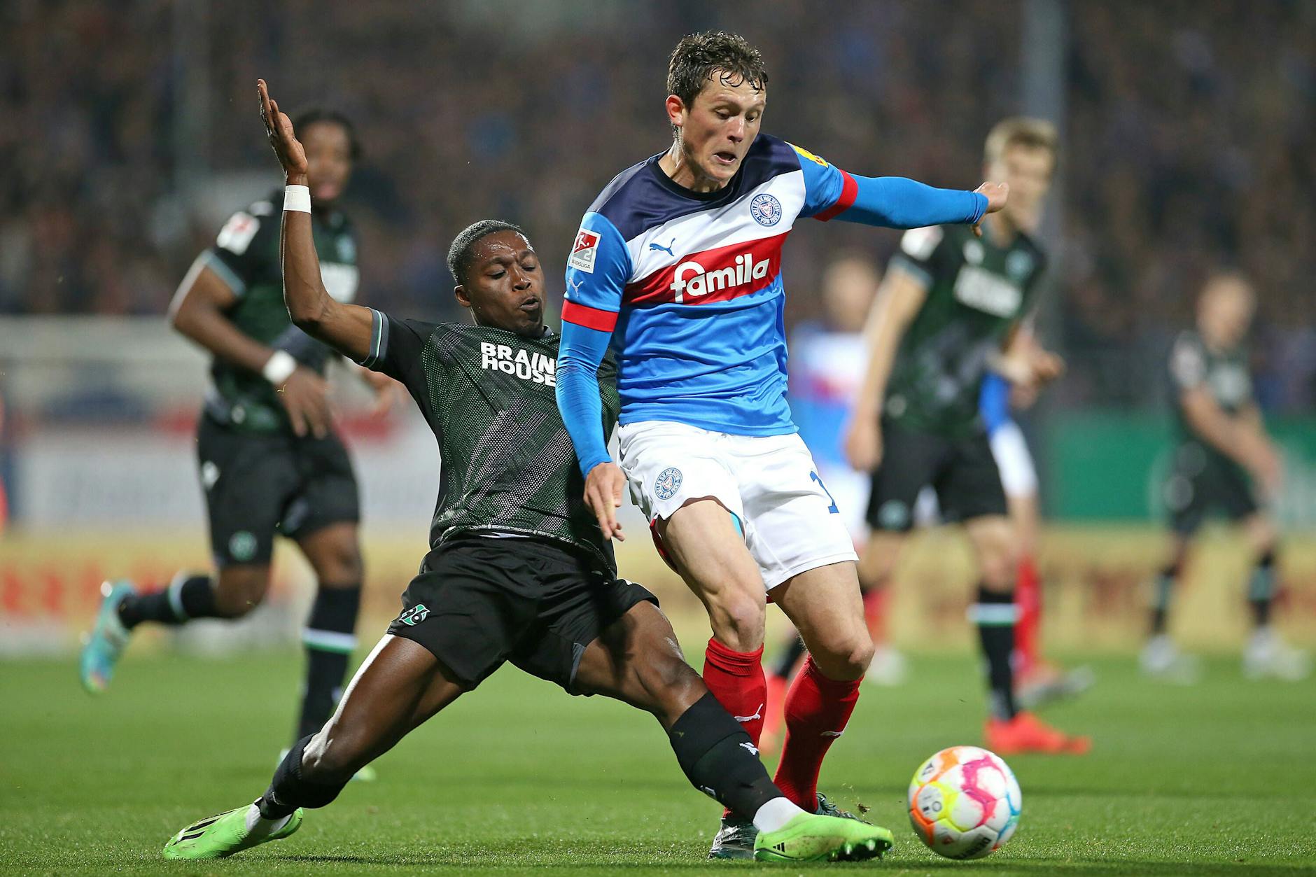 Noch spielt Fabian Reese (r.) in der Zweiten Bundesliga bei Holstein Kiel – nächstes Jahr soll es Bundesligafußball bei Hertha werden.