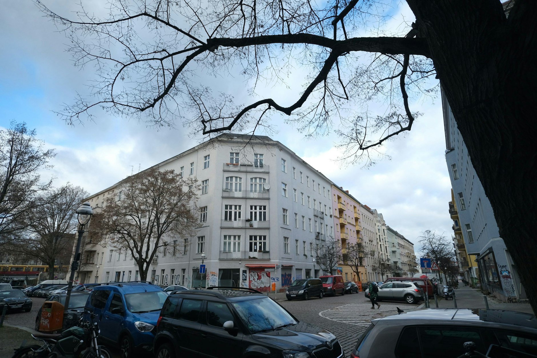 Wohnhäuser an der Ecke Großgörschen-/Katzlerstraße in Schöneberg.