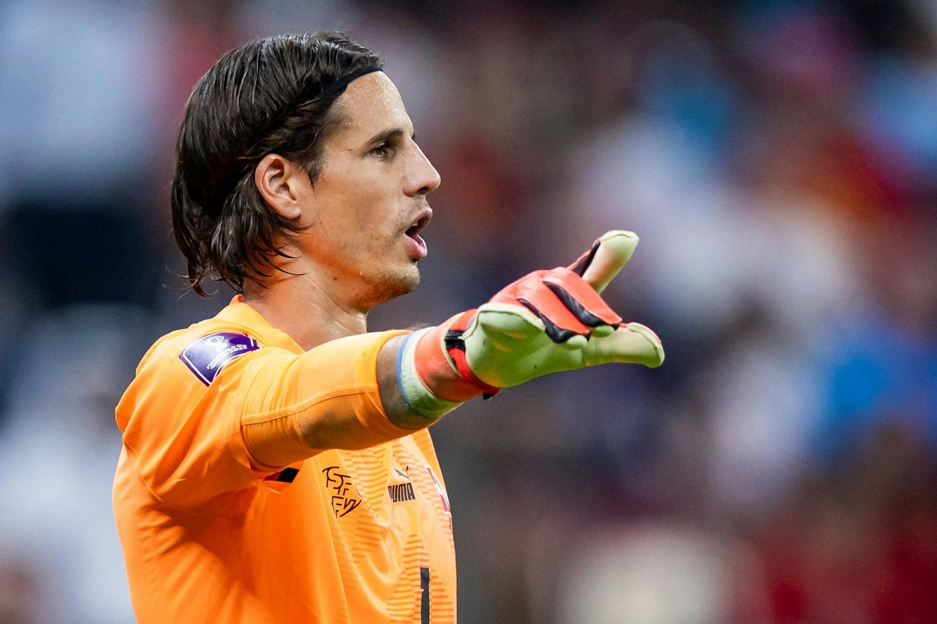 ARCHIV - Der FC Bayern soll an Torwart Yann Sommer interessiert sein.