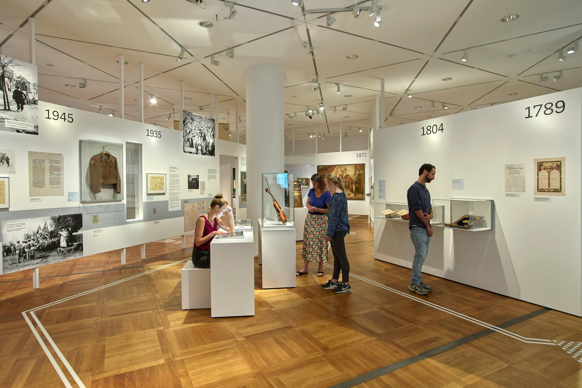 Blick in die Ausstellung „Staatsbürgerschaften. Frankreich, Polen, Deutschland seit 1789“ im DHM