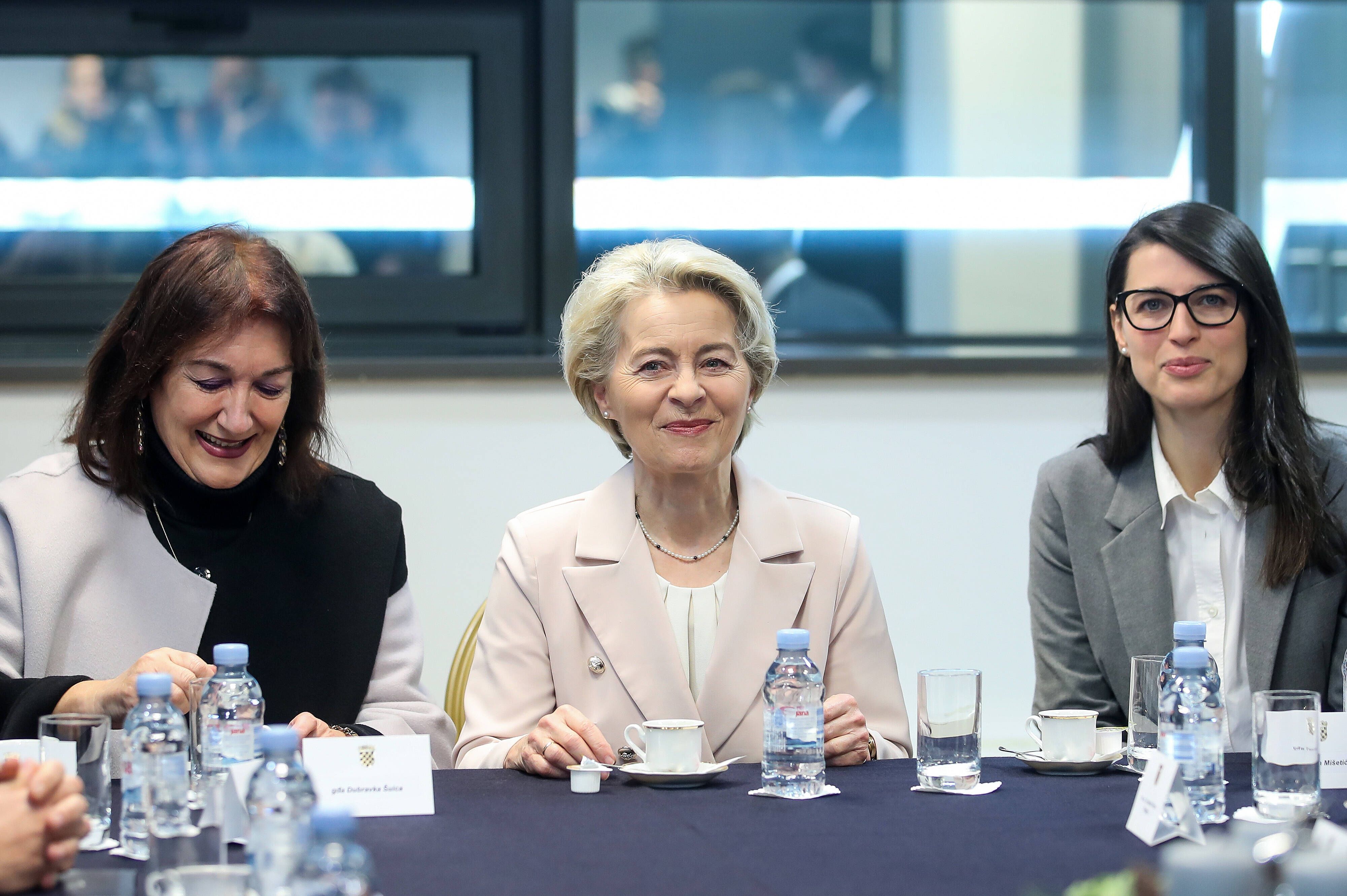 Image - Dickes Gehaltsplus für EU-Beamte: EU-Kommissionspräsidentin Ursula von der Leyen verdient jetzt 2044 Euro mehr im Monat!