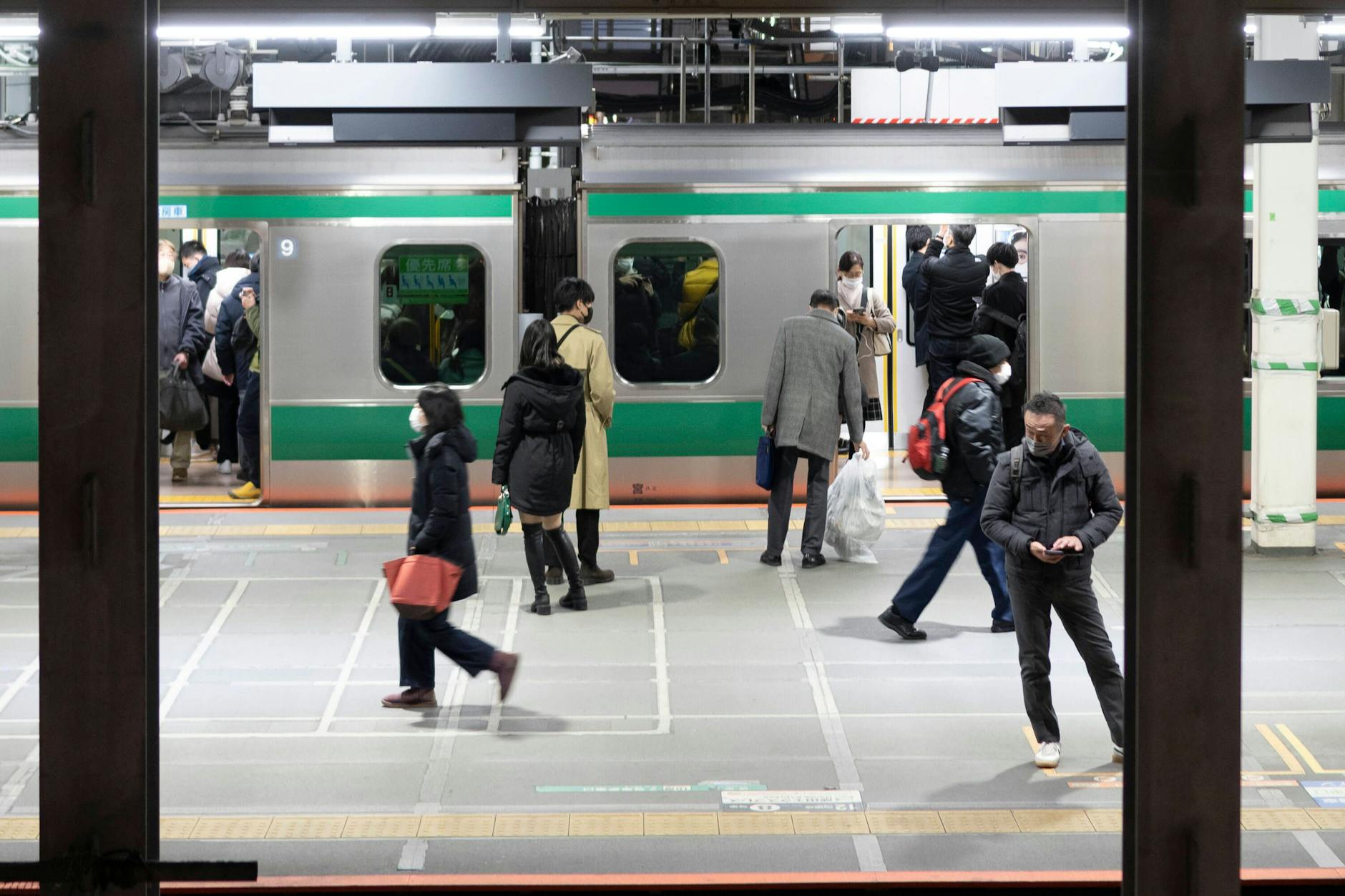 In der japanischen Stadt Kobe geriet der Fahrplan der U-Bahn durcheinander. 3000 Personen hatten mit Verspätungen zu kämpfen. 