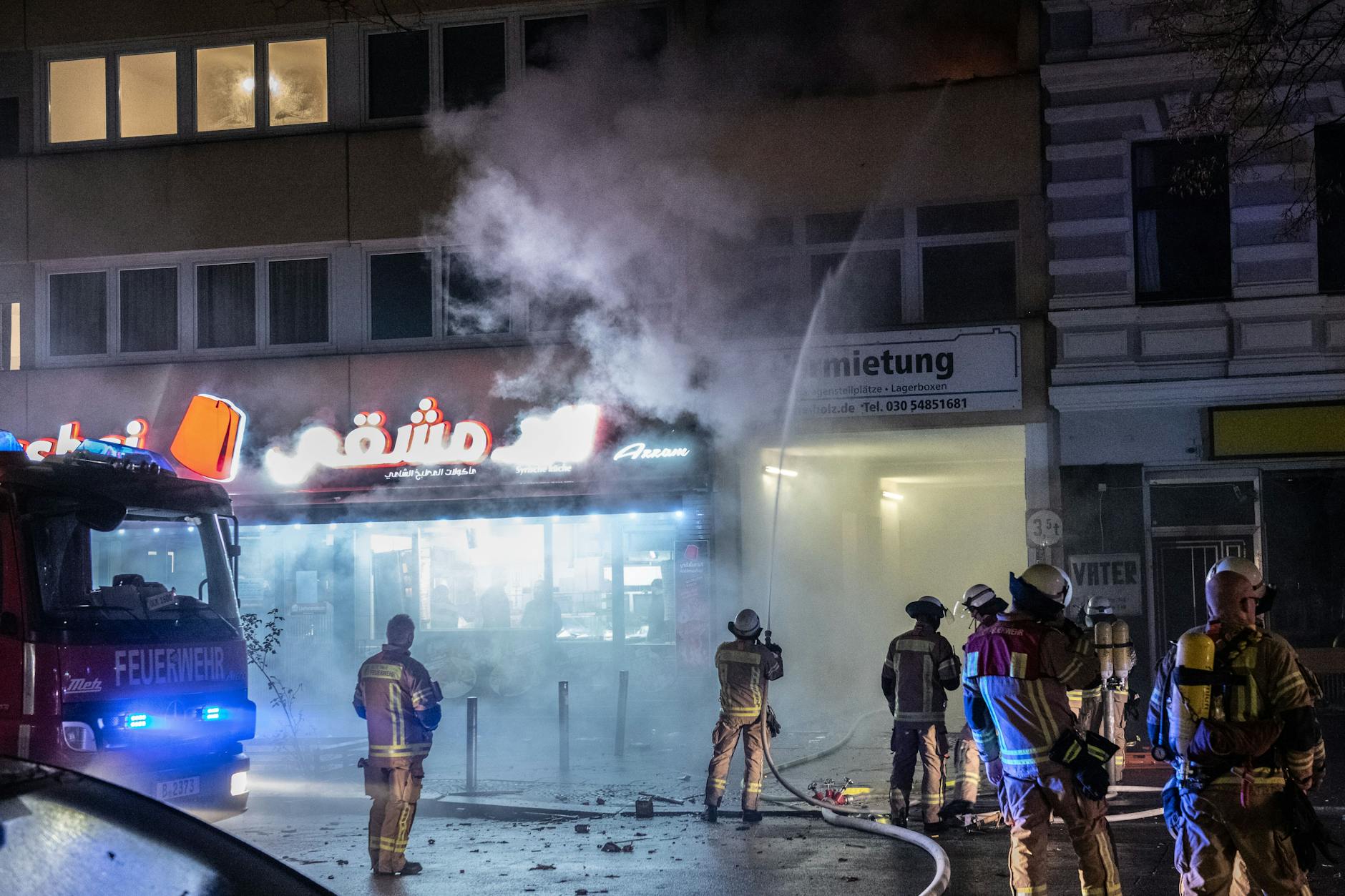 Feuerwehrleute in Neukölln – und in ein paar Monaten brennt es woanders.