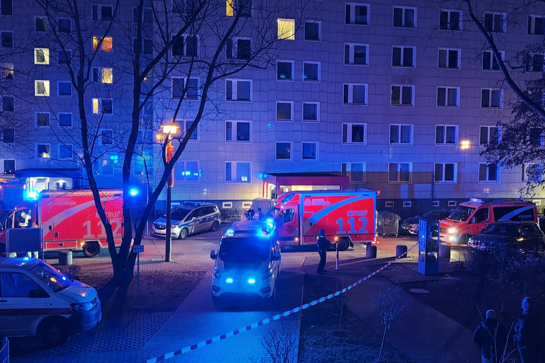 Der Einsatz in der Paul-Zobel-Straße: In Lichtenberg ist eine Frau getötet worden. 