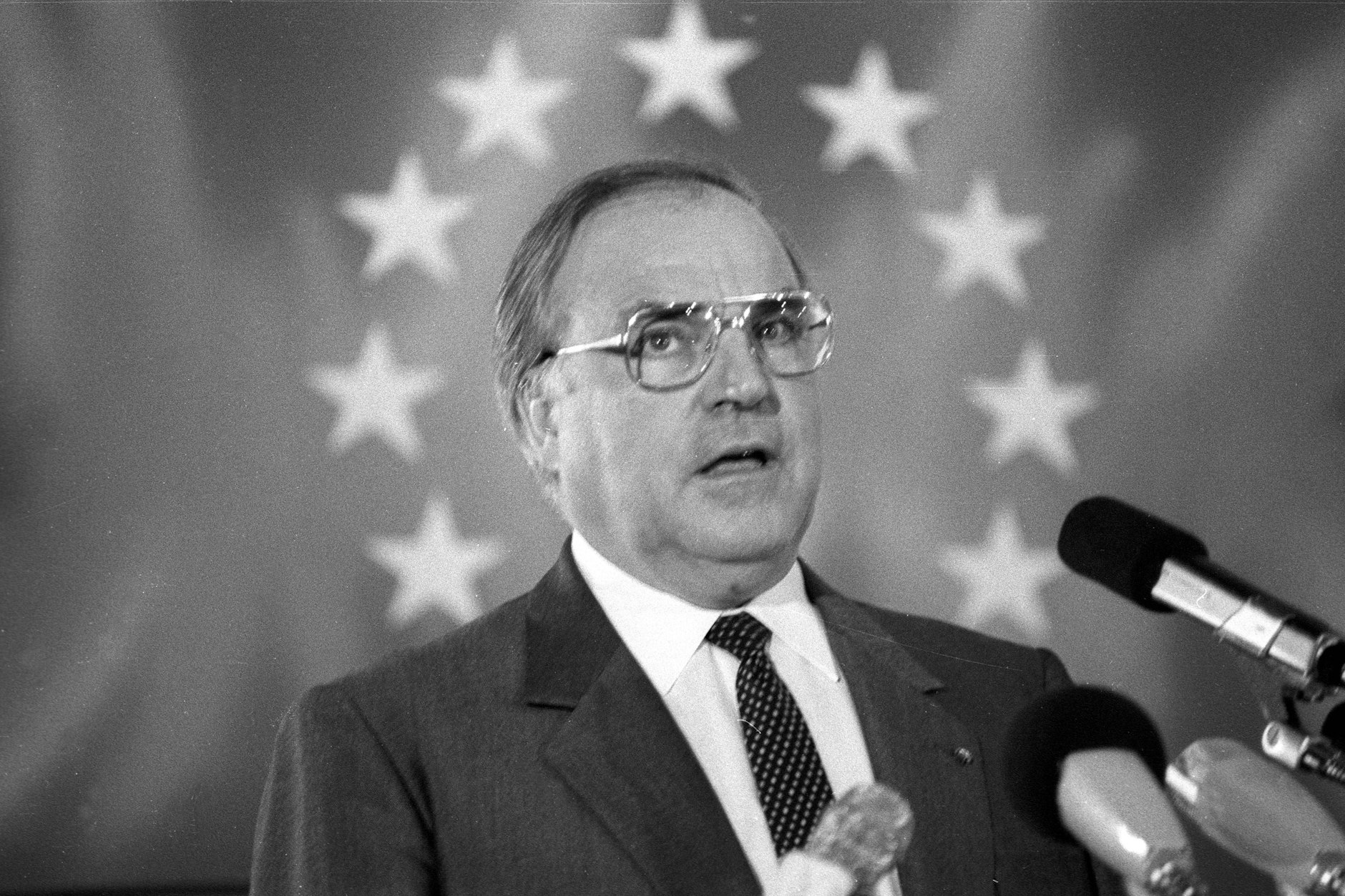 Altbundeskanzler Helmut Kohl (Deutschland/CDU) anlässlich des CDU-Fachkongresses - Europas Verantwortung für den Frieden 1989