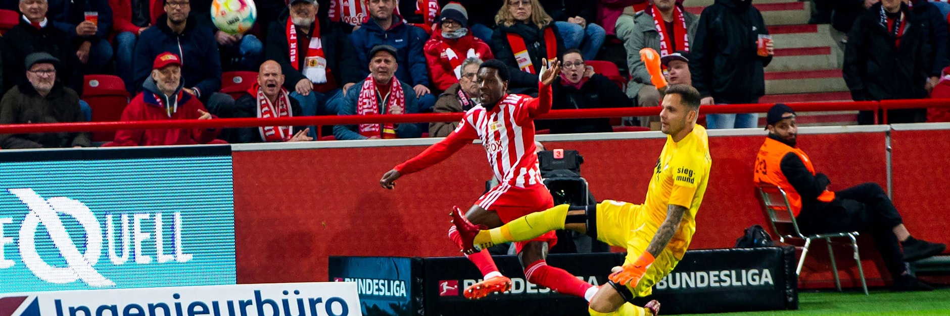 Rafal Gikiewicz (r.) bei seinem letzten Auftritt in der Alten Försterei, als er Sheraldo Becker ein Tor für den 1. FC Union ermöglichte.