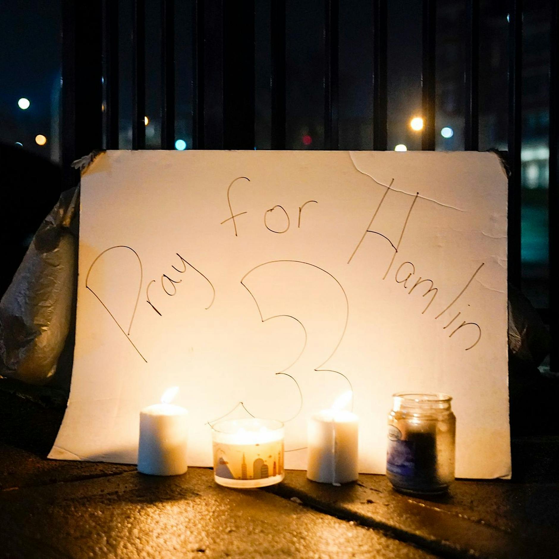 „Ich weiß, dass er kämpft“ - Hamlin auf Intensivstation