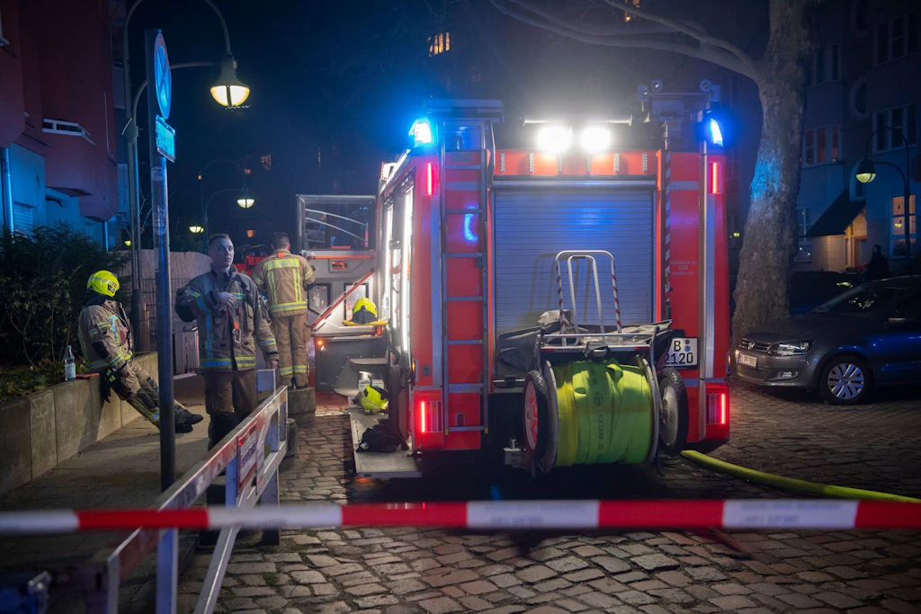 Berliner Feuerwehr zu Silvester: Einsatzkräfte in Hinterhalte gelockt