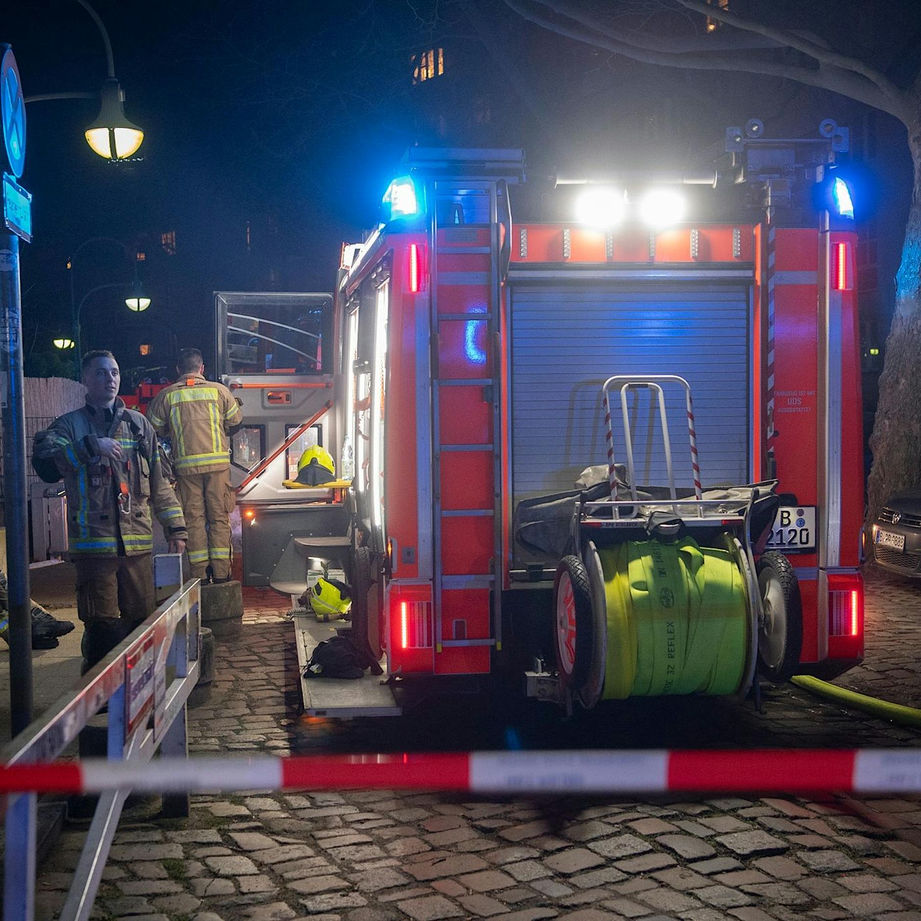 Berliner Feuerwehr zu Silvester: Einsatzkräfte in Hinterhalte gelockt