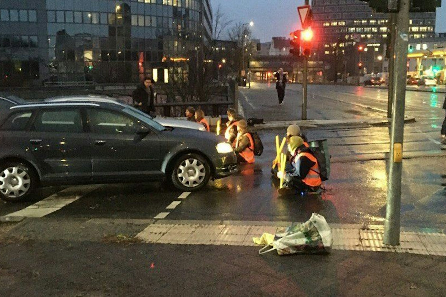 Hier blockierten am Morgen Klima-Kleber die Ausfahrt Sachsendamm.