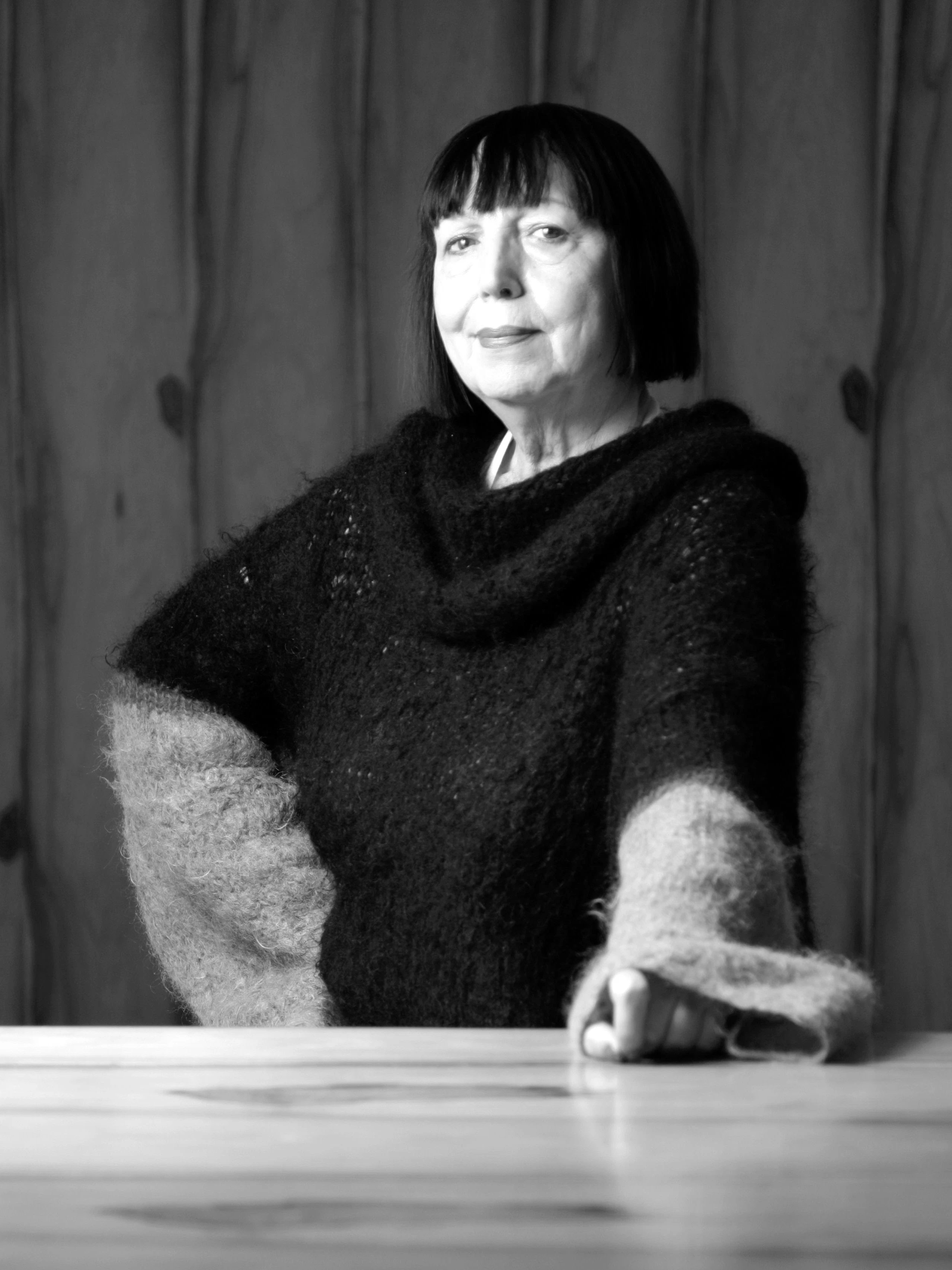Die Strickdesignerin <strong>Claudia Skoda</strong>&nbsp; ist international als Ikone der Berliner Underground-Szene bekannt. Mit enger Anbindung an die Kunst- und Musikszene zeigte sie Fashionshows unter anderem in New York.