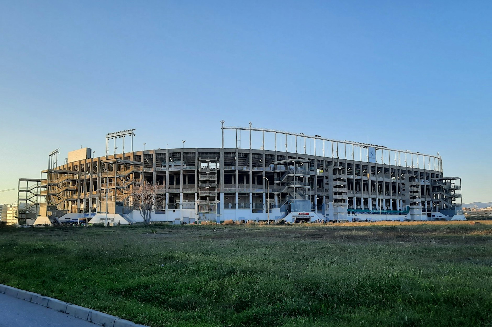 Das Estadio Martínez Valero von außen
