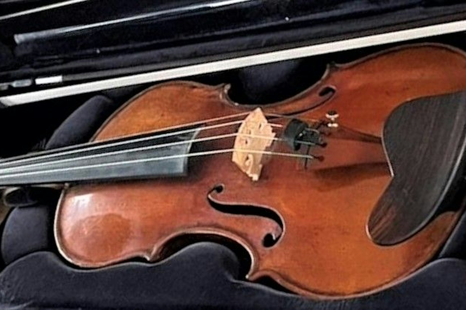 36.000 Euro wert: Diese Geige verschwand in der Berliner S-Bahn.