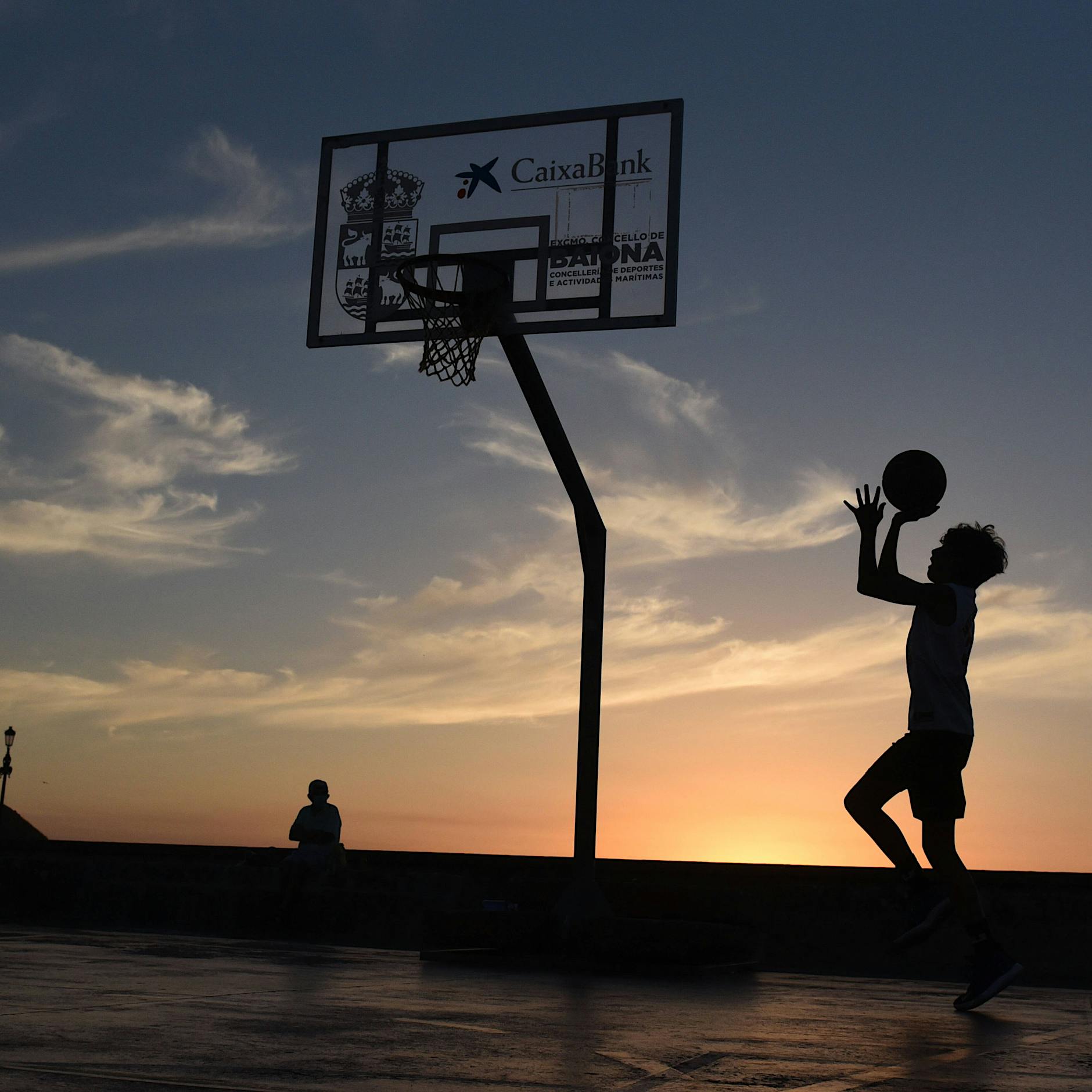 Atlantik, Sonnenuntergang und Basketball: Selbst ein Dirk Nowitzki würde hier spielen wollen