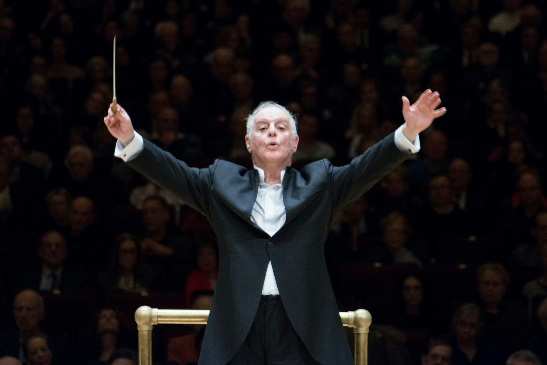 Daniel Barenboim tritt als Generalmusikdirektor der Staatsoper Unter den Linden zurück.