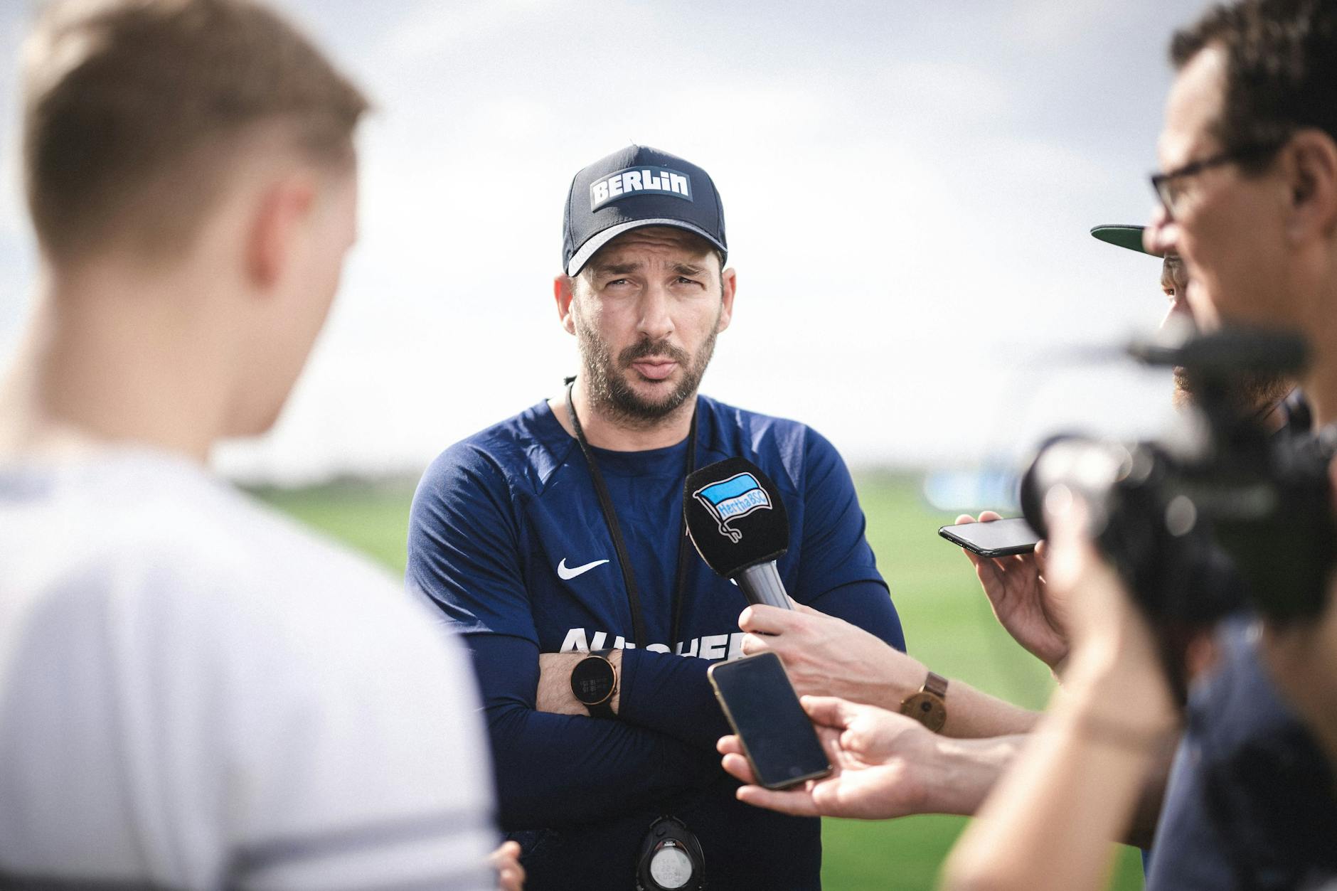 Trainer Sandro Schwarz gibt in Florida Auskunft über den in Berlin gebliebenen Marvin Plattenhardt.
