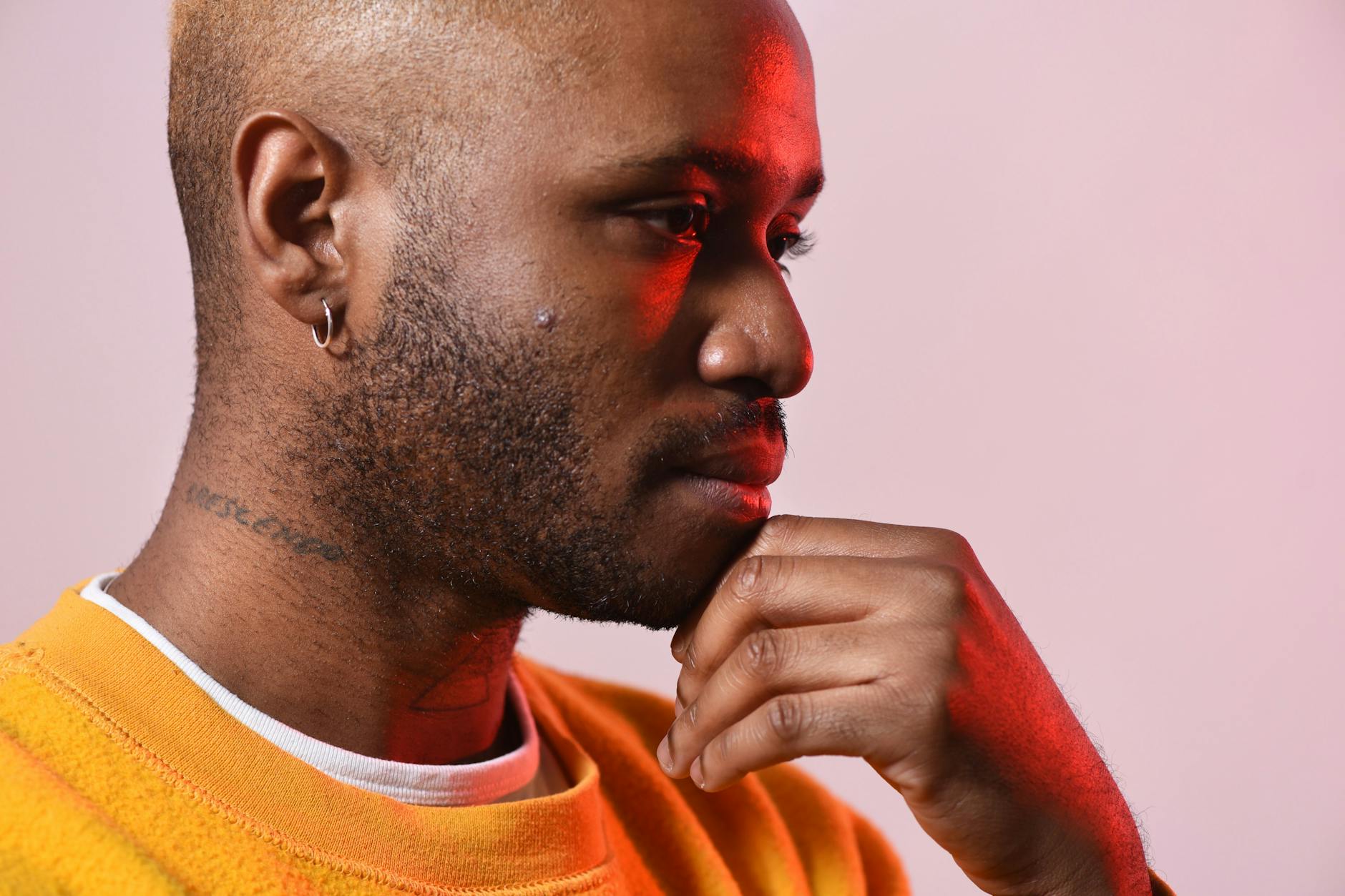 Im sonnenblumengelben Kuschelpulli: Marshall Vincent