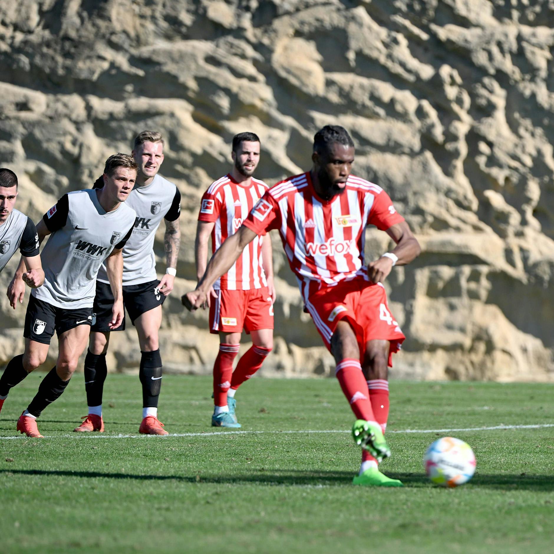 Feuerwerk auf und neben dem Platz! Der 1. FC Union beherrscht den FC Augsburg komplett im Doppel-Test