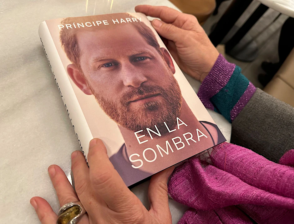 Die Autobiografie des britischen Prinzen Harry hat alles: Sex, Drogen, Gewalt - und viele Vorwürfe.  