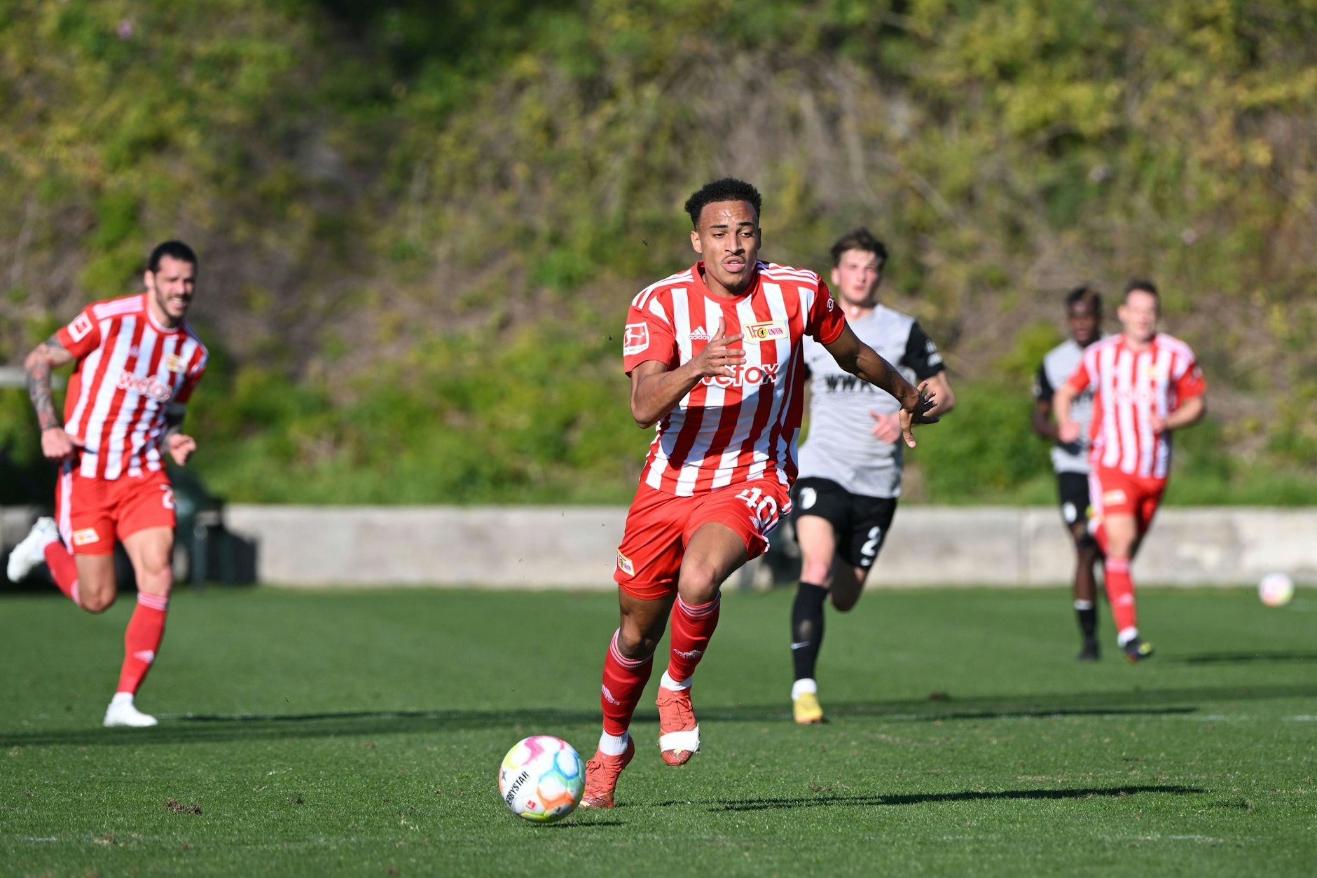 Jamie Leweling traf am Sonnabend im zweiten Testspiel gegen den FC Augsburg.