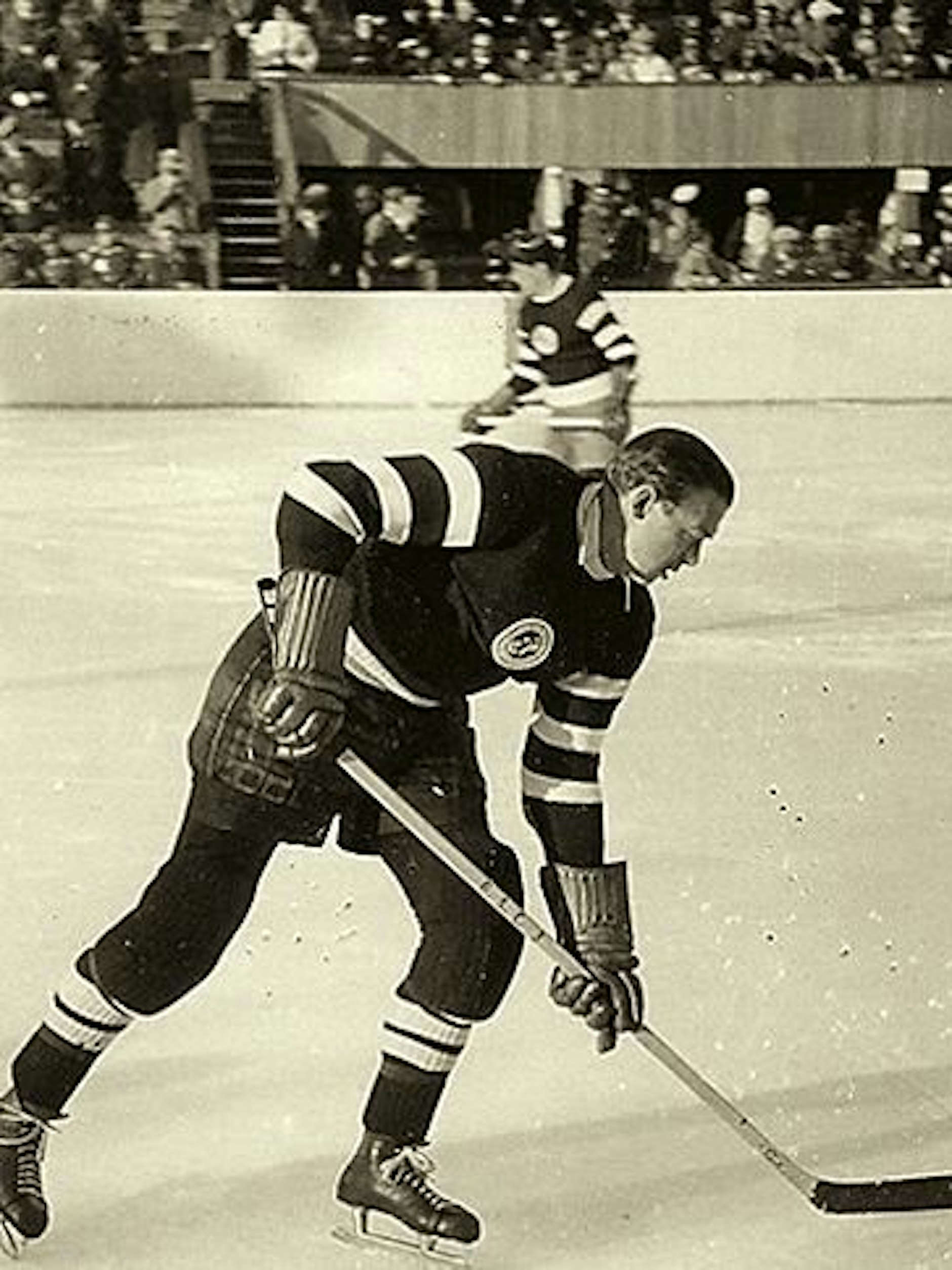 Als Rudi Ball die Kelle schwang, sah die Spielkleidung noch etwas anders aus als heute.