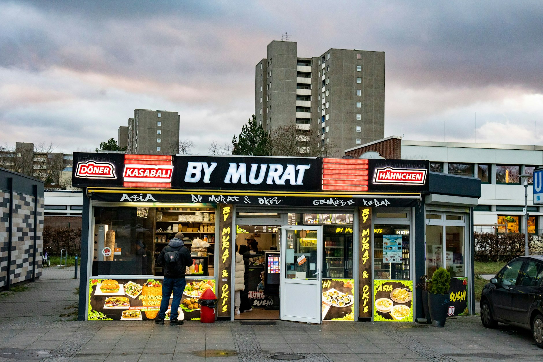 Ein Imbiss am Bahnhof Lipschitzalle in der Gropiusstadt&nbsp;