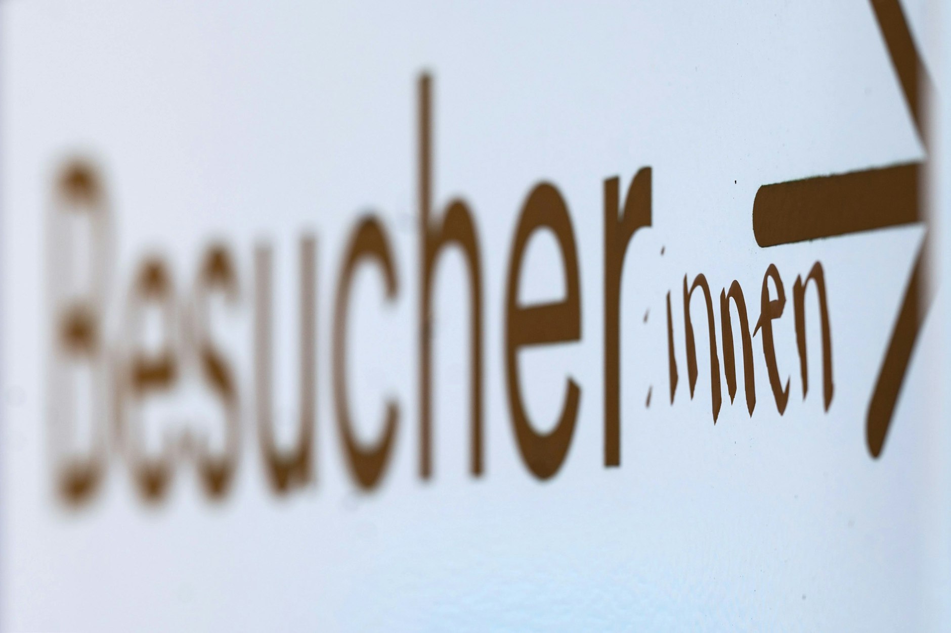 Eine Initiative will Gendersprache in Hamburg verbieten lassen. In Berlin klagt ein Vater gegen Gendersprache in der Schule.&nbsp;