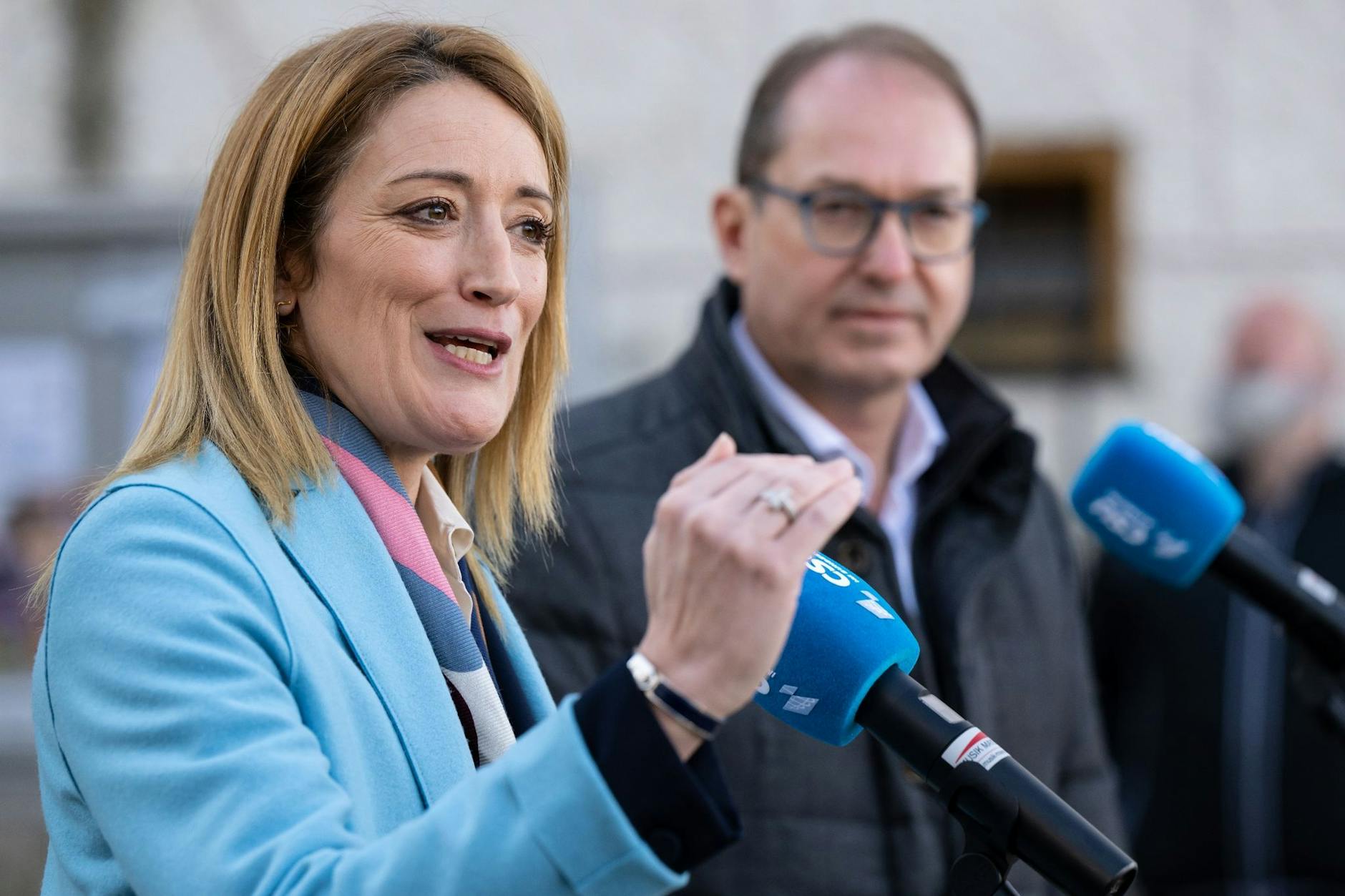 Roberta Metsola, die Präsidentin des Europäischen Parlaments, und CSU-Landesgruppenchef Alexander Dobrindt bei der Winterklausur der CSU im Kloster Seeon. 