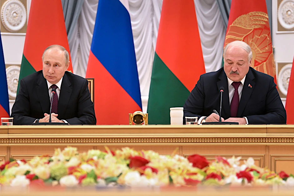Kremlchef Wladimir Putin (l.) und der belarussische Machthaber Alexander Lukaschenko in Minsk.
