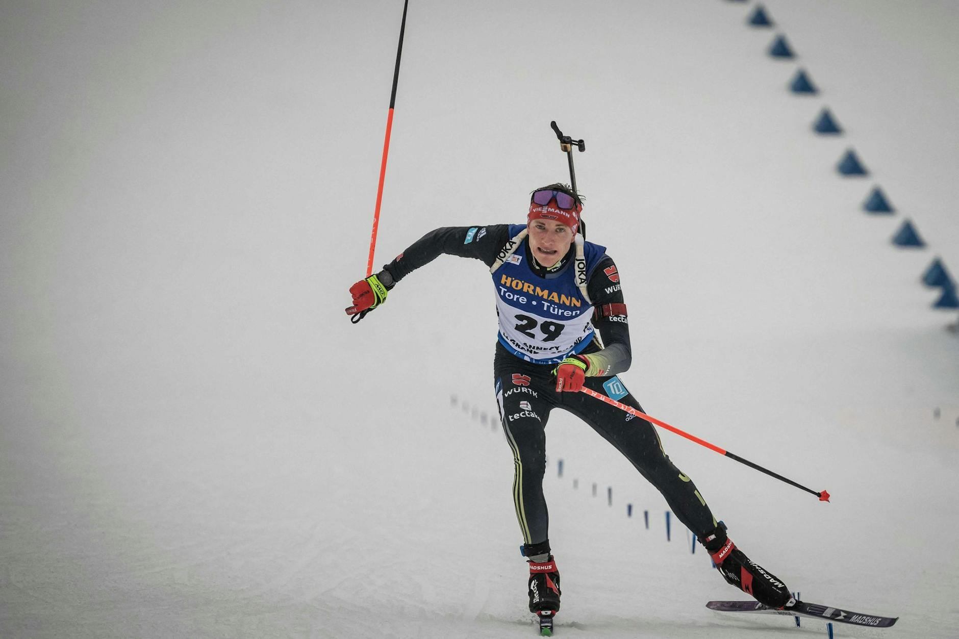 dpatopbilder - Kam beim Weltcup in Le GRand-Bornand nach fünf Strafrunden nur auf den 18. Platz: Benedikt Doll.