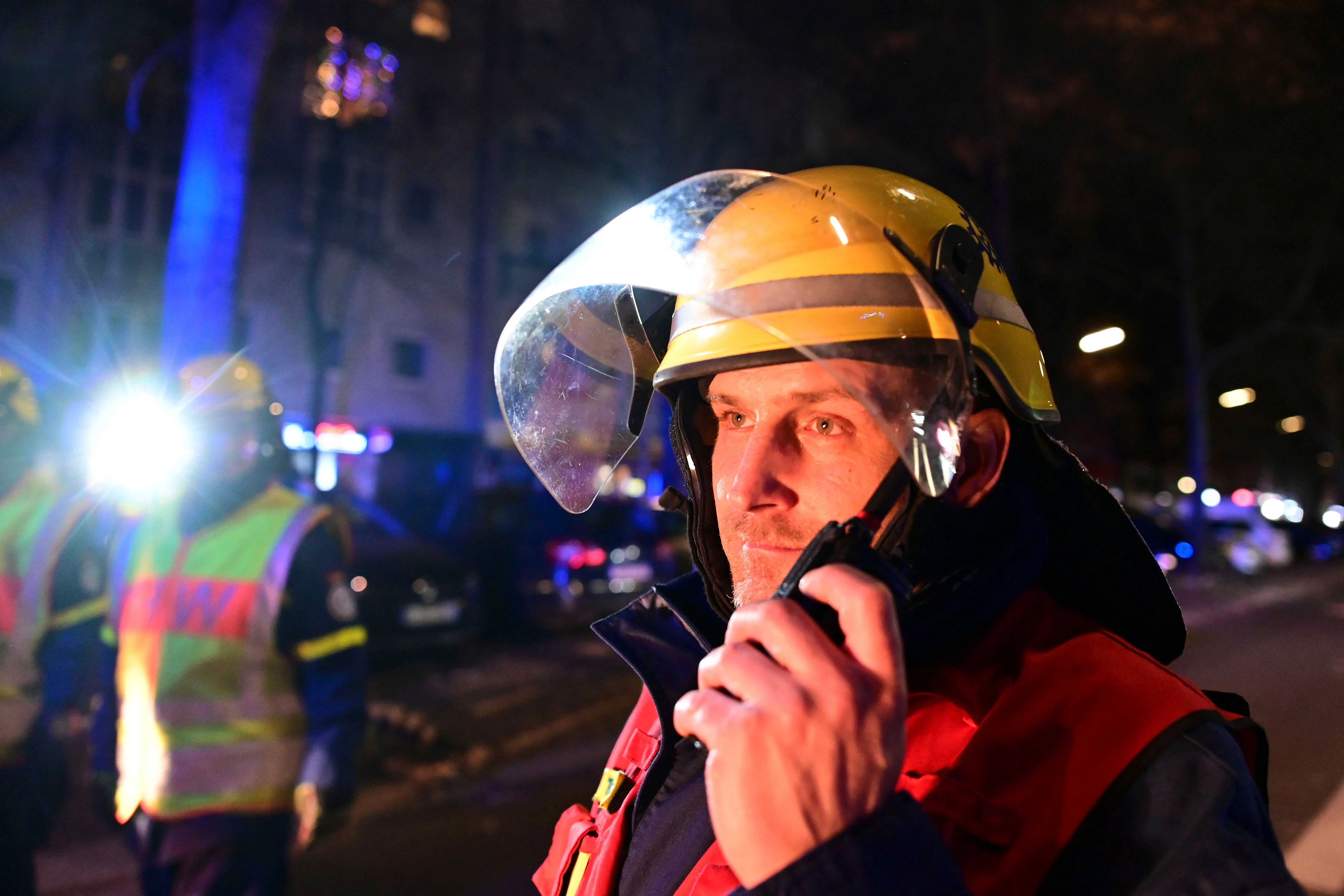 Die Feuerwehr war in der Berliner Silvesternacht im Dauereinsatz.