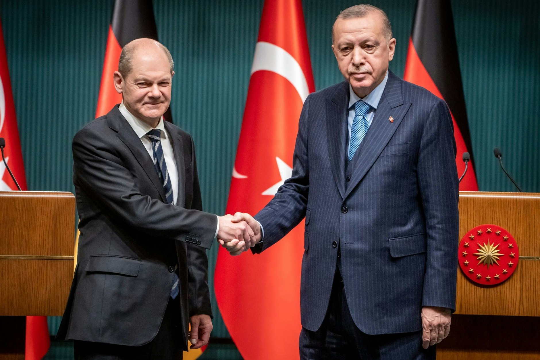Bundeskanzler Olaf Scholz mit dem türkischen Präsidenten Recep Tayyip Erdogan in Ankara (Archiv). 