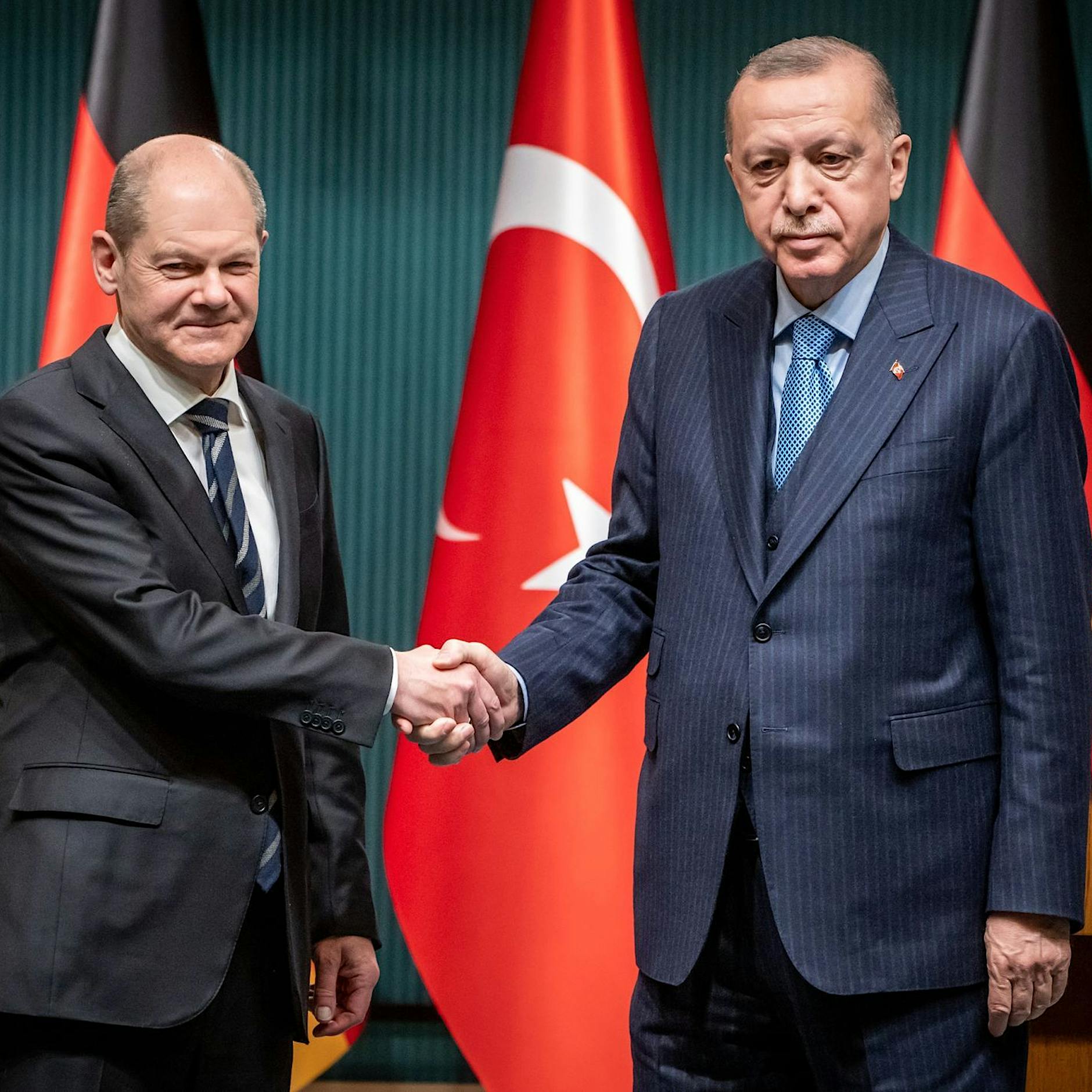 Bundesregierung weiß nicht, wie sie Erdogans Kriege einordnen soll