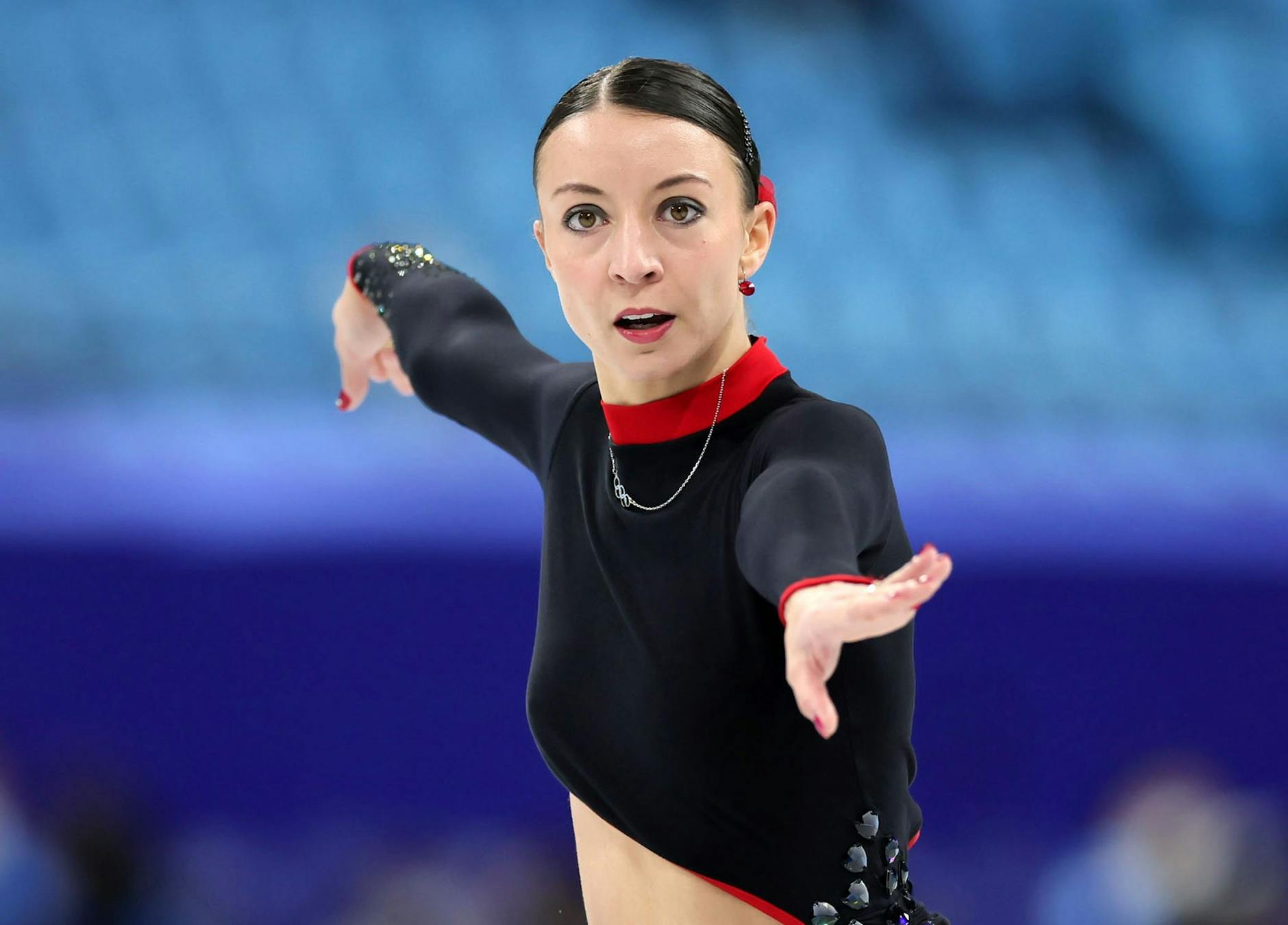 ARCHIV - Steht vor ihrem siebten Meistertitel: Eiskunstläuferin Nicole Schott.