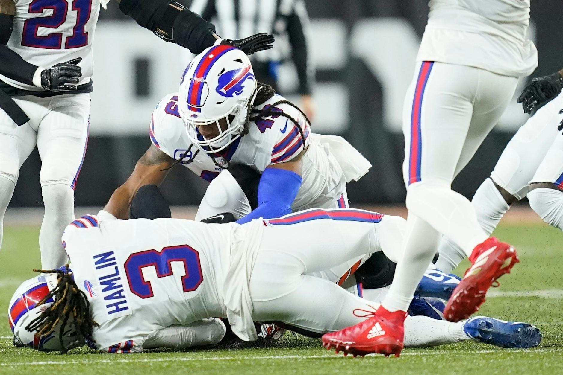 Damar Hamlin von den Buffalo Bills hatte im Spiel gegen die Cincinnati Bengals einen Herzstillstand erlitten.