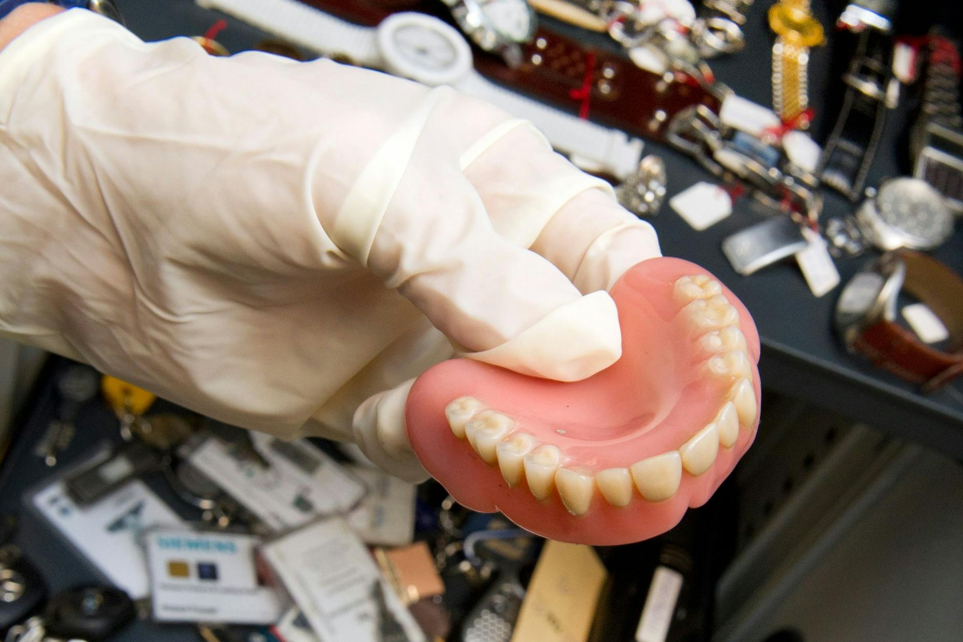 Ohne Gebiff ifft daff kraftvolle Ffubeiffen nicht möglich ...