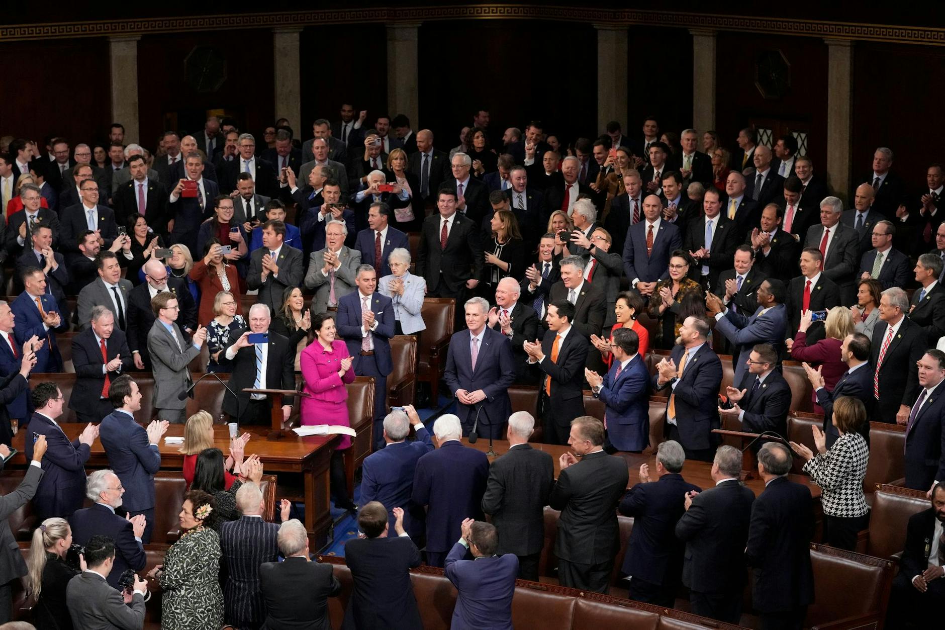 dpatopbilder - Der Machtkampf im US-Repräsentantenhaus hatte in den vergangenen Tagen für Chaos gesorgt. Nun wurde der Republikaner Kevin McCarthy zum Vorsitzenden gewählt.