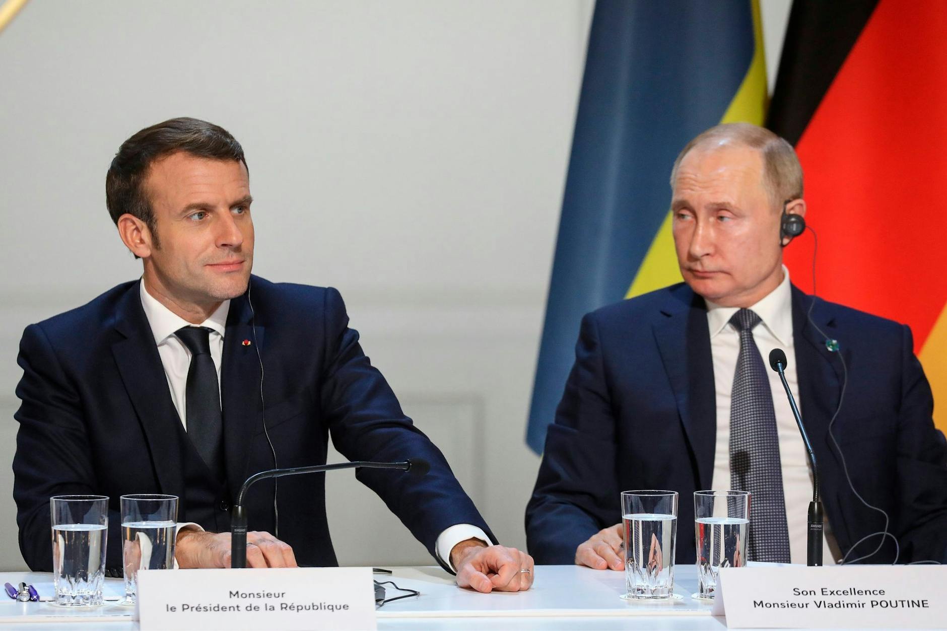 Emmanuel Macron (l) und Wladimir Putin bei einem Treffen im Élyséepalast im Dezember 2019.