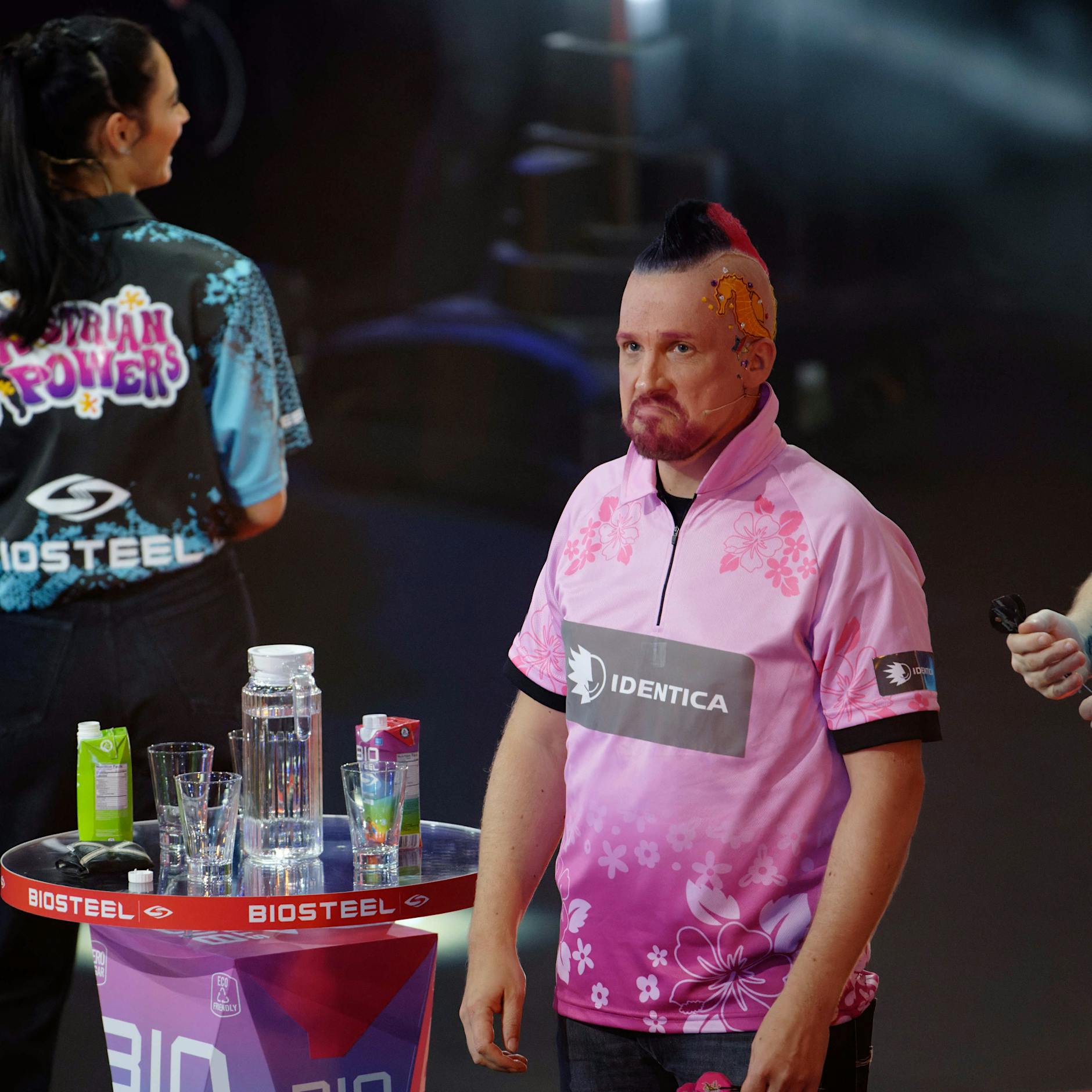 Promi-Darts-WM: Oliver Pocher wird ausgebuht – und von seiner Frau rausgekickt!