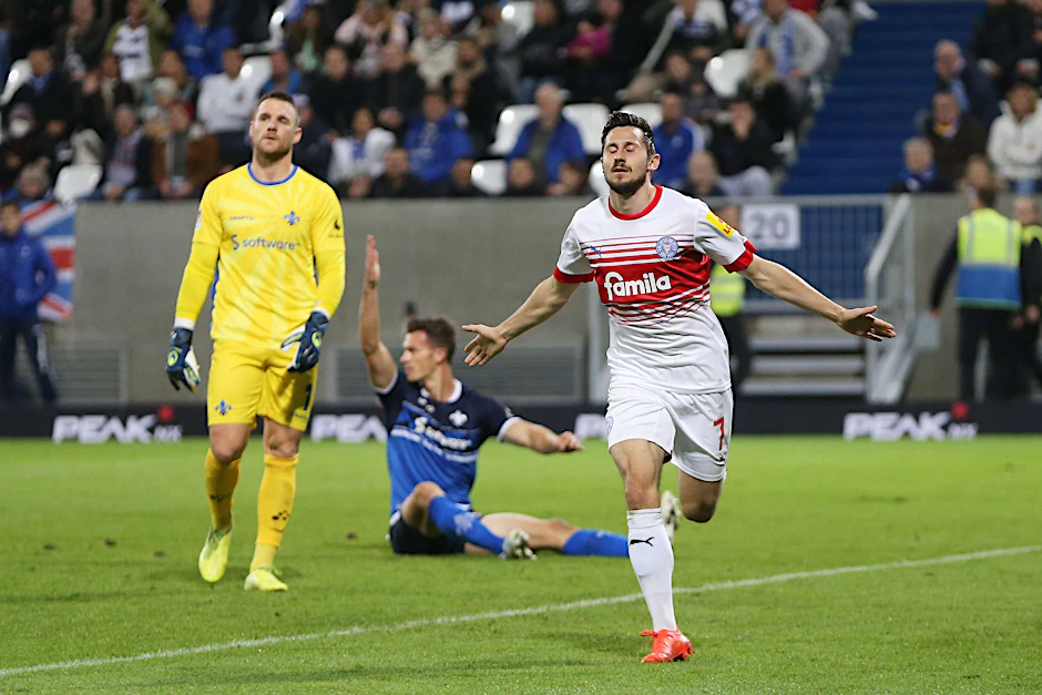 Dank der Tore von Steven Skrzybski führen die Kieler Störche ein sorgenfreies Leben im Bundesligaunterbau.