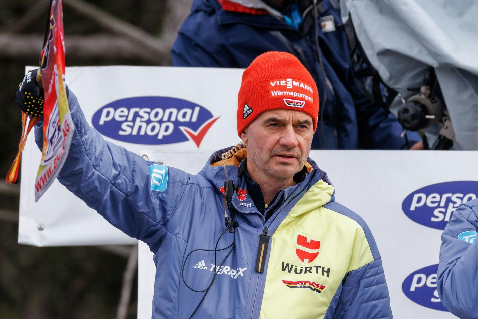 Stefan Horngacher ist mit der Leistung seines Skisprung-Teams nicht zufrieden.