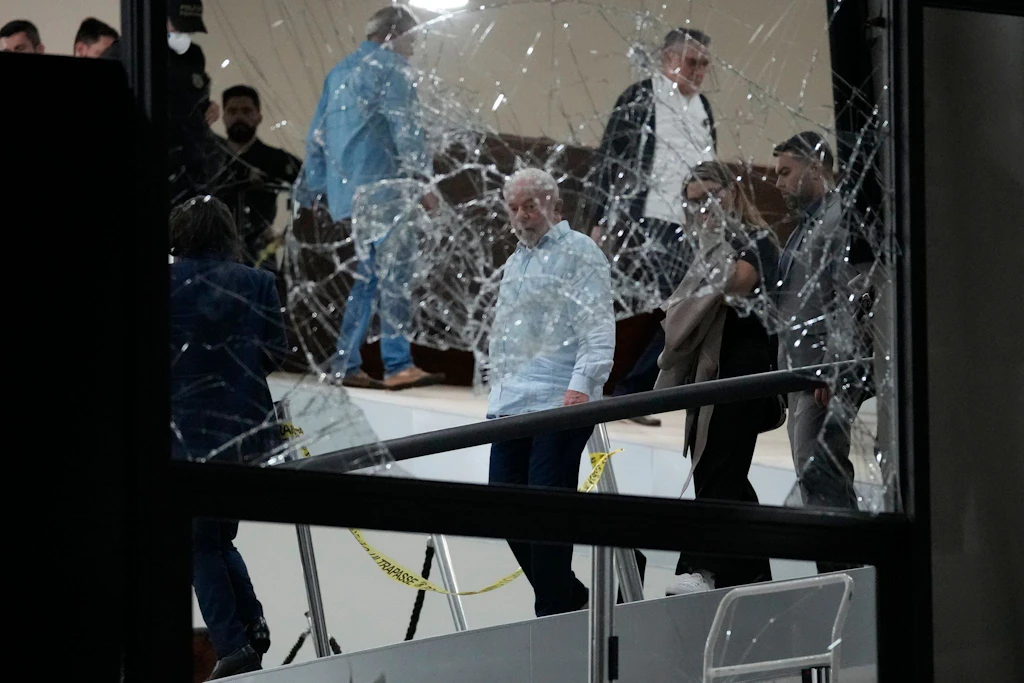 Sturm auf Kongress in Brasilien: Bolsonaro distanziert sich von Angriff