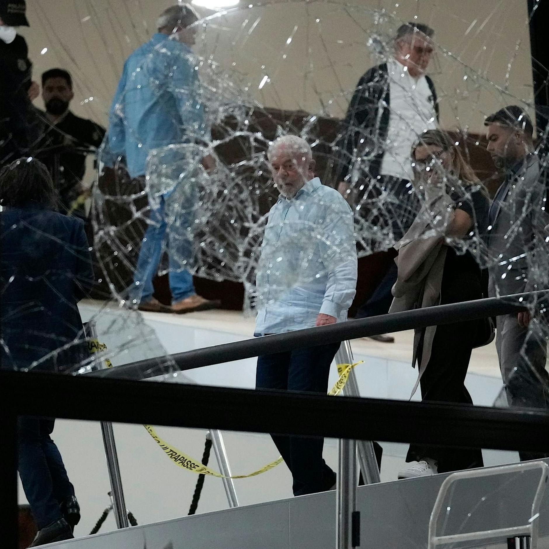 Sturm auf Kongress in Brasilien: Bolsonaro distanziert sich von Angriff