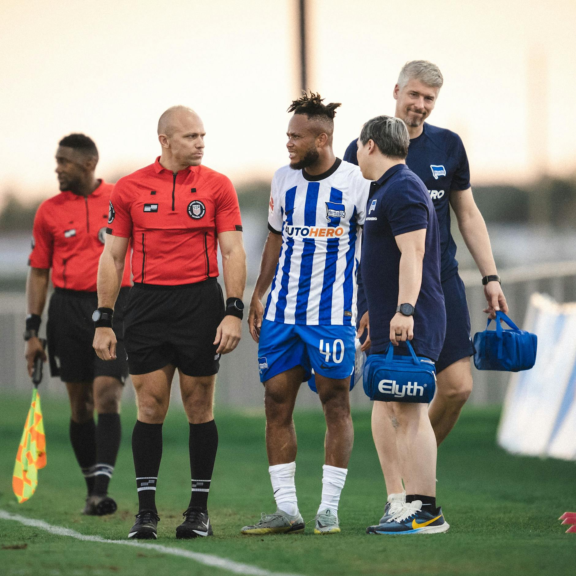 Schock bei Hertha BSC: Chidera Ejuke reist mit dickem Knie aus Florida ab